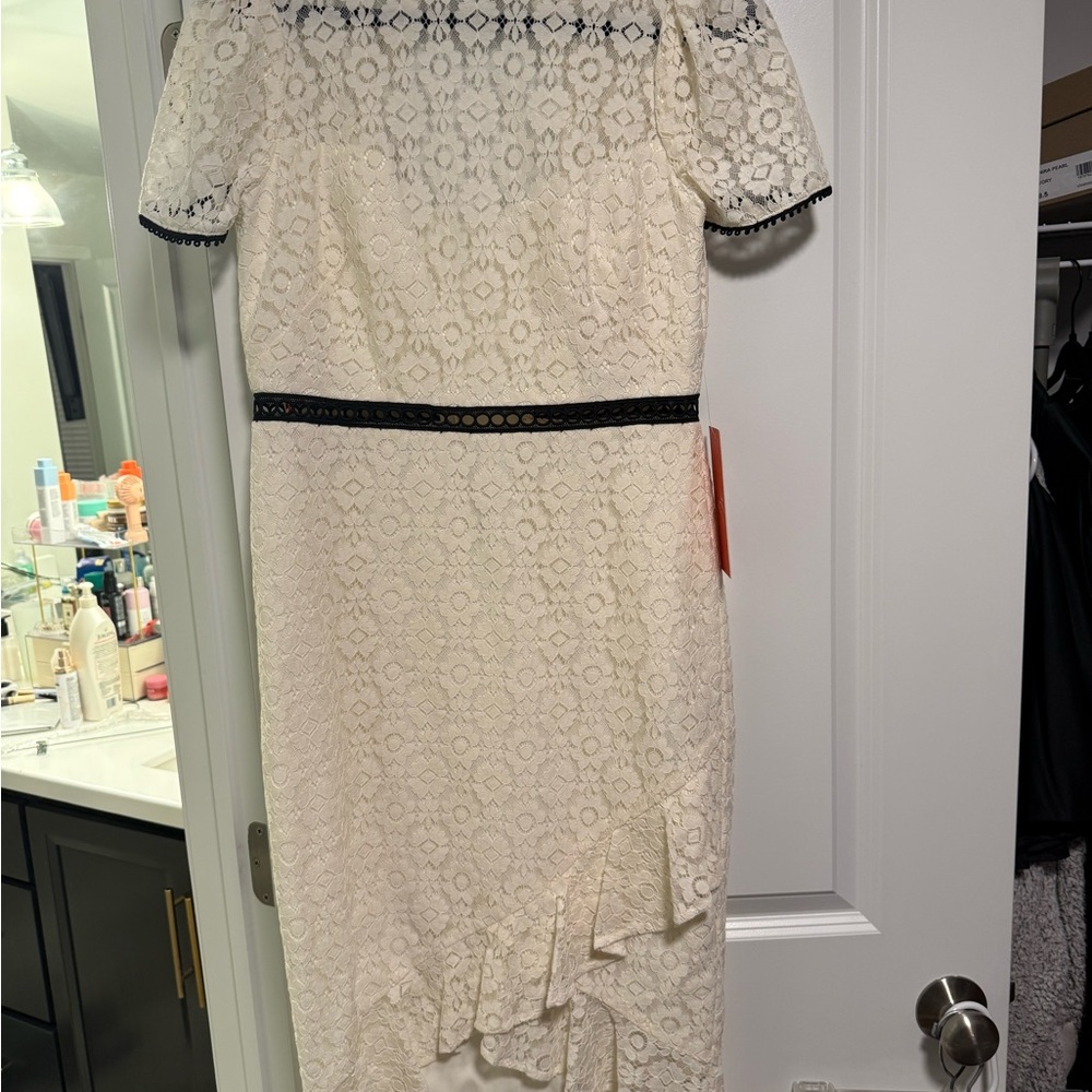 Monique Lhuillier Cream Lace Midi Dress